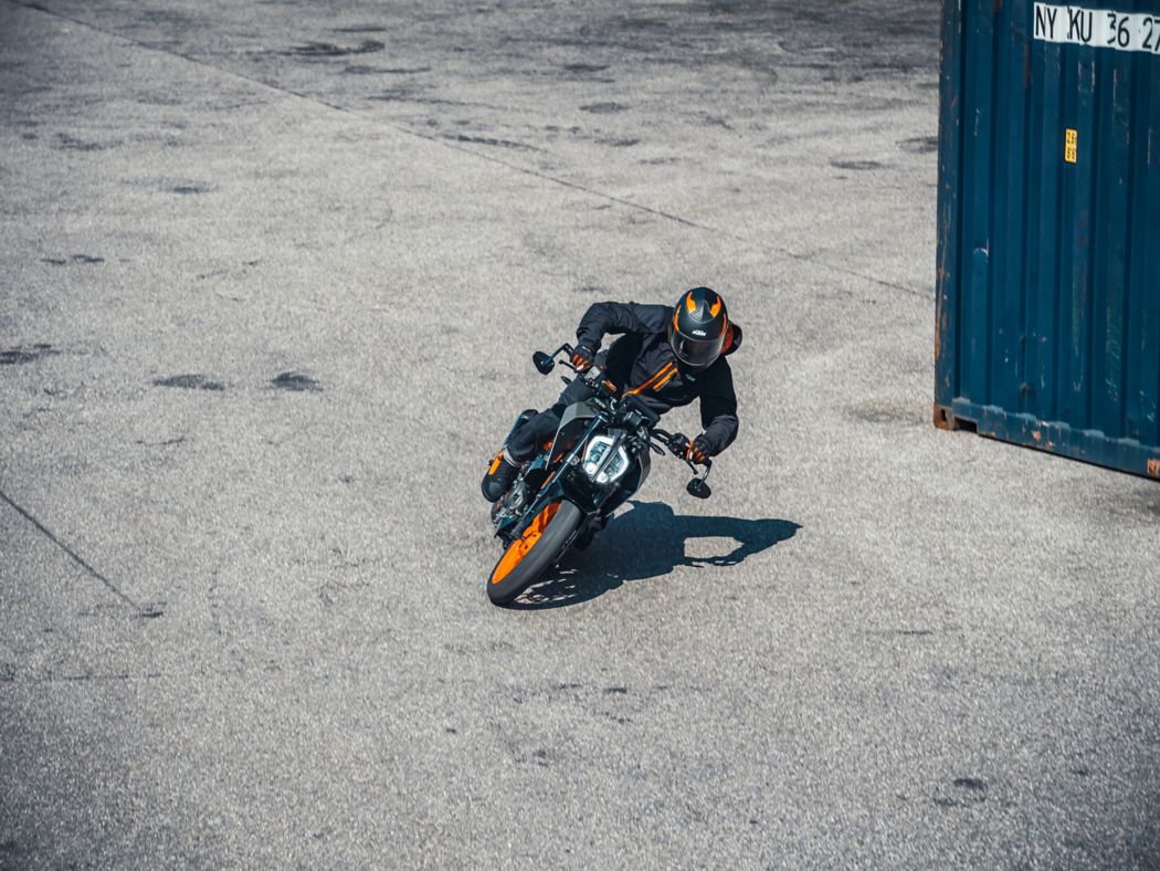 KTM Naked modely se Standard ABS