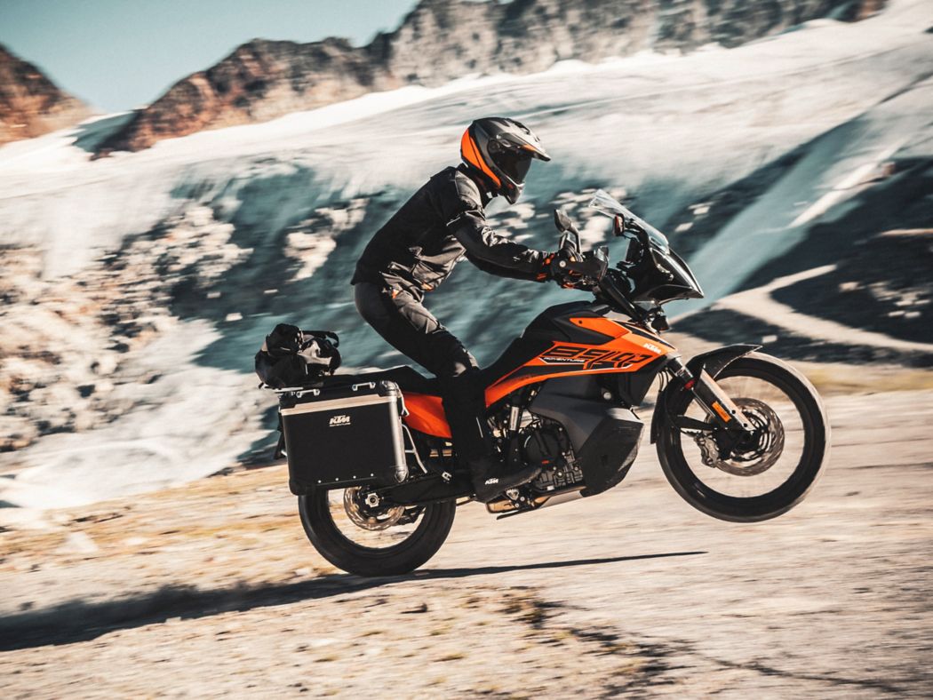 KTM 890 Adventure s Hill Hold Control