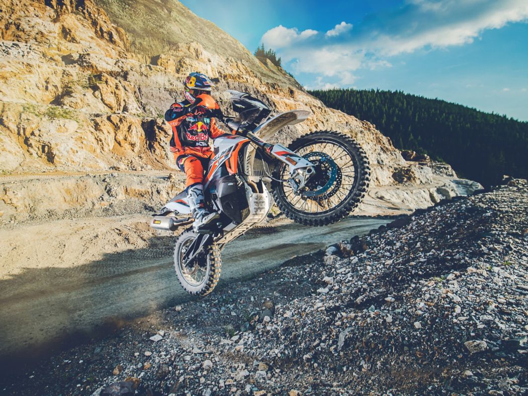 KTM 890 Adventure R Rally s Hill Hold Control
