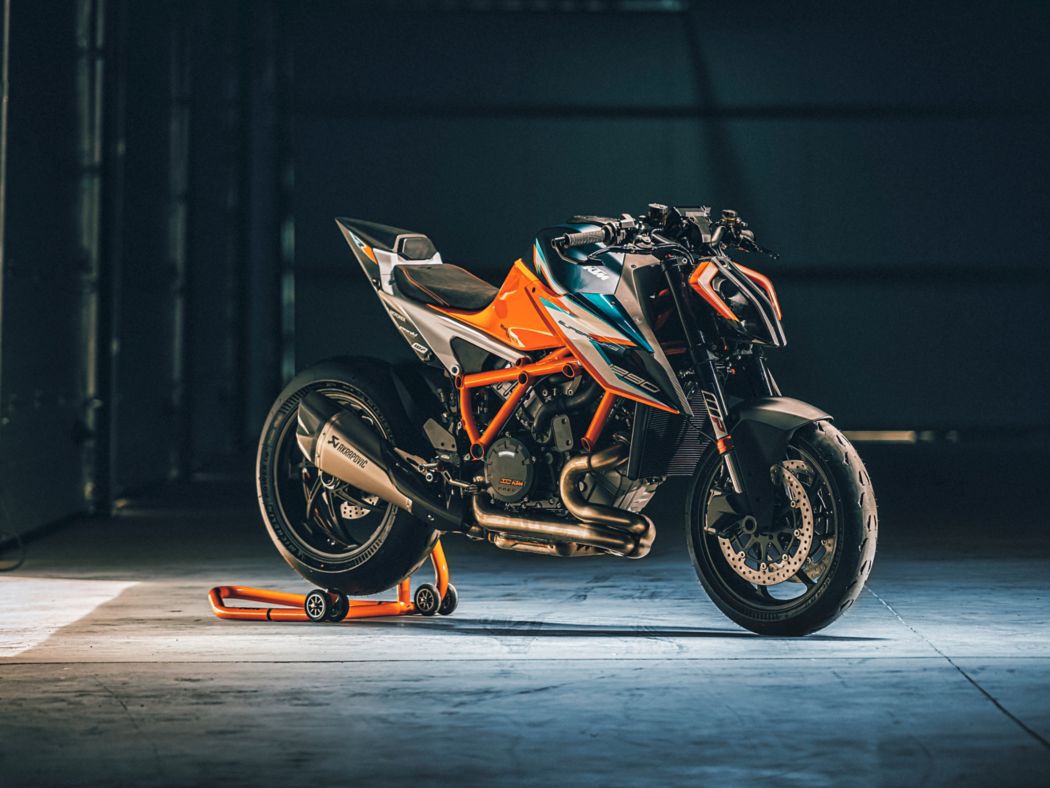 KTM 1290 Super Duke RR s LC8 motorem