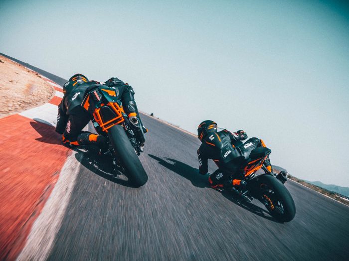 Detail chromovanomolybdenového příhradového rámu