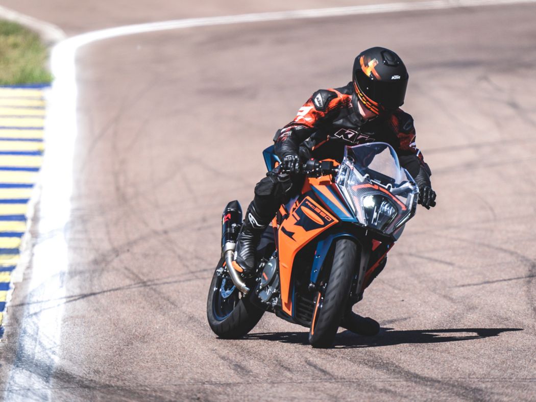 KTM RC 390 na trati
